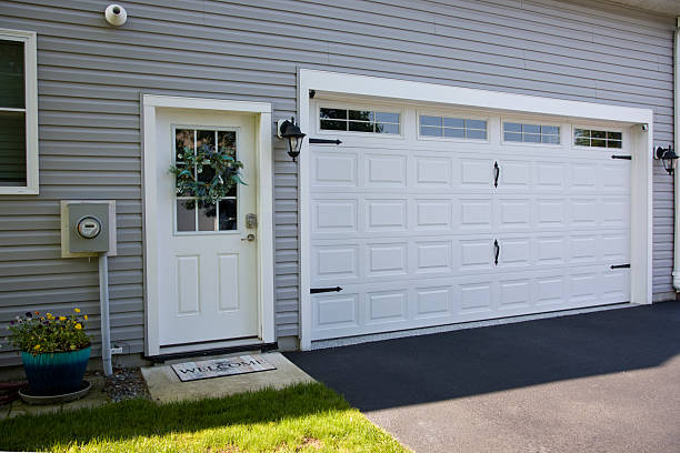 24/7 Emergency Garage Door Panel Replacement experts in Venice Gardens, FL